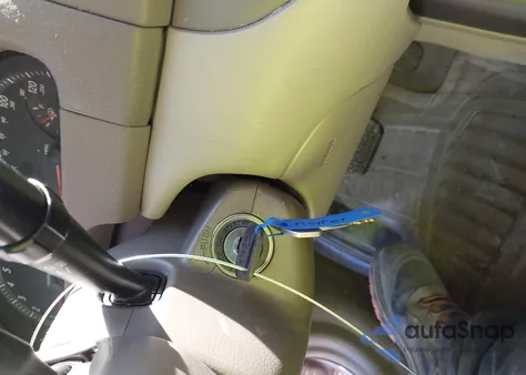 2002 Toyota Camry Le z USA, uszkodzony, nr VIN 4T1BE32K52U042634